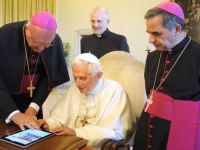 VIDEO Papa Benedict al XVI-lea a scris primul sau mesaj pe Twitter