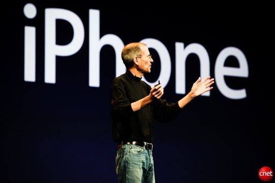 iPhone 4S, cel mai cautat telefon din lume! Vezi cata lume l-a comandat