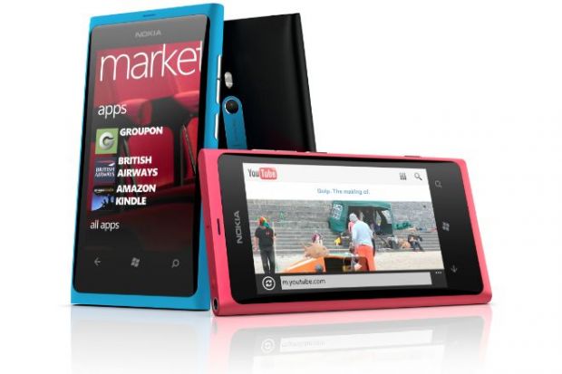 VIDEO Nokia a lansat mult asteptatul Windows Phone: NOKIA Lumia 800. Vezi pretul