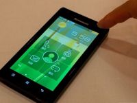VIDEO Primul INTEL PHONE cu procesor Atom de 1,6 GHz si display de 4,5 inch
