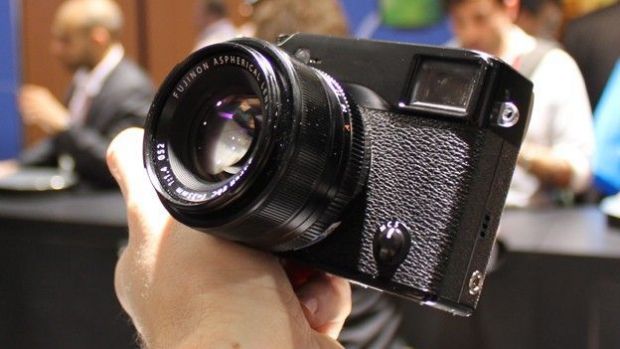 Fujifilm X-Pro 1. Cel mai bun aparat foto de la CES, lansat in Romania in premiera pe Europa de Est