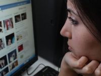 De ce sunt tristi oamenii care pretrec mai mult timp pe Facebook?
