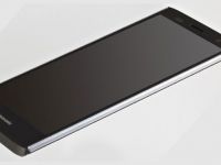 Panasonic anunta un hibrid tableta-telefon usor si subtire, cu display imens