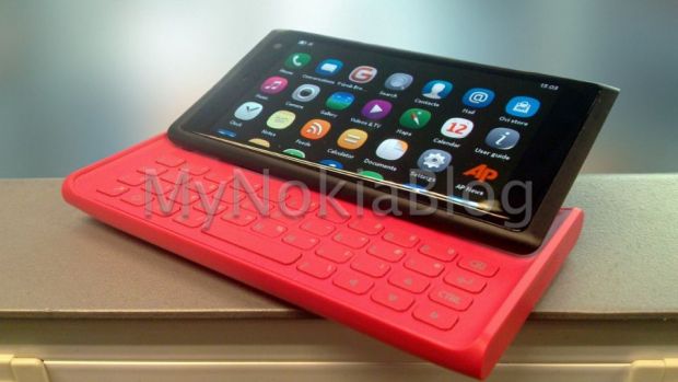 Foto Prototip Nokia Cu Design Lumia Si Tastatura Qwerty Www Yoda Ro