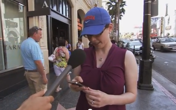 Experiment pe strazile din LA: Au primit un iPhone4S, li s-a spus ca e iPhone5 si l-au adorat