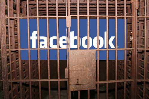 Studente arestate pentru o postare si un like pe Facebook. De ce au fost acuzate cele doua tinere