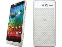Motorola RAZR i, telefonul cu cel mai rapid procesor, in varianta alba