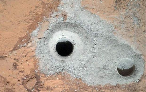 NASA sapa prima gaura pe Planeta Marte. Roverul Curiosity ii uimeste pe cercetatori