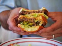Cate clickuri trebuie sa dai ca sa elimini caloriile unui Big Mac din organism