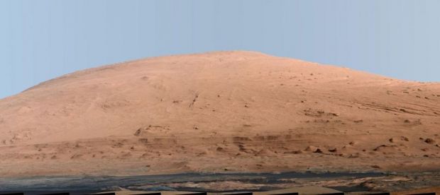 Curiosity a fotografiat un munte pe Marte mult mai inalt decat Everestul pamantean