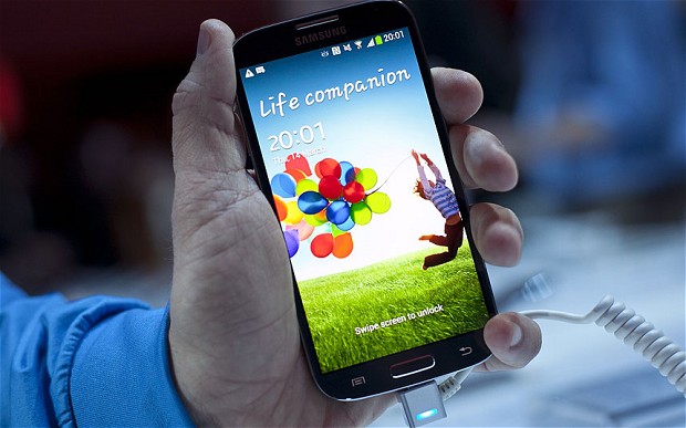 Samsung Galaxy S4, primele reclame. Caracteristicile unice ale telefonului, scoase in evidenta creativ