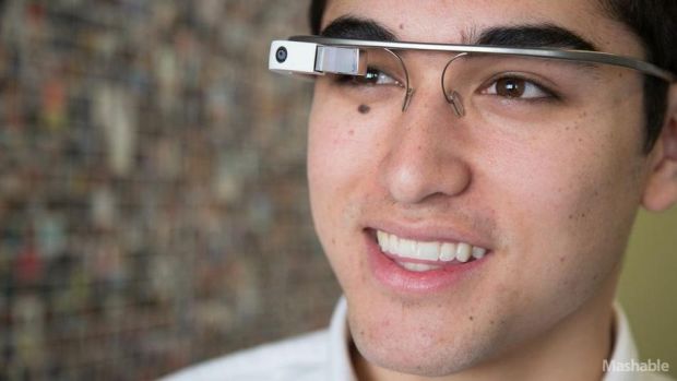 Facebook a fost lansat neoficial pe Google Glass. FOTO
