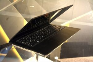 ASUS Zenbook Infinity, un ultrabook de 13,3 inch cu Gorilla Glass. VIDEO