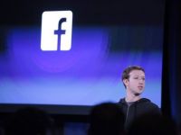 Mark Zuckerberg vorbeste in premiera despre scaderea actiunilor Facebook