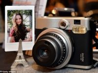 Polaroid renaste: Fujifilm resusciteaza celebrul aparat de fotografiat din septembrie