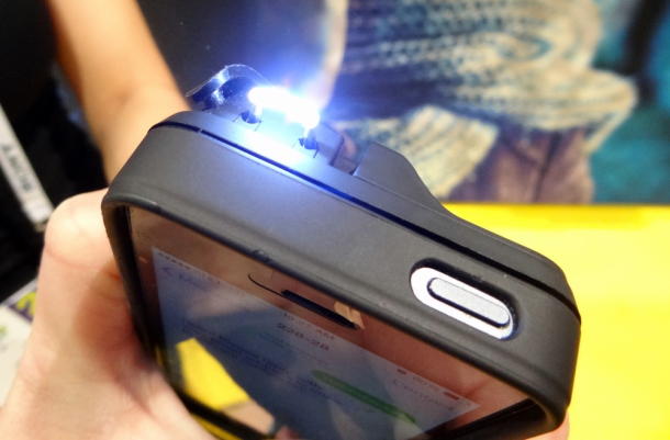 CES 2014: Husa cu electrosocuri pentru iPhone e infricosatoare! Ti-ai lua asa ceva?