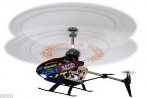 Mesajele se vad in aer. Cu ajutorul unui minielicopter VIDEO