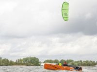 Kiteboating, sportul care imbina kitesurfingul cu navigatia VIDEO