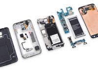 Cat de usor se repara un Samsung Galaxy S5. Telefonul, dezmembrat bucata cu bucata