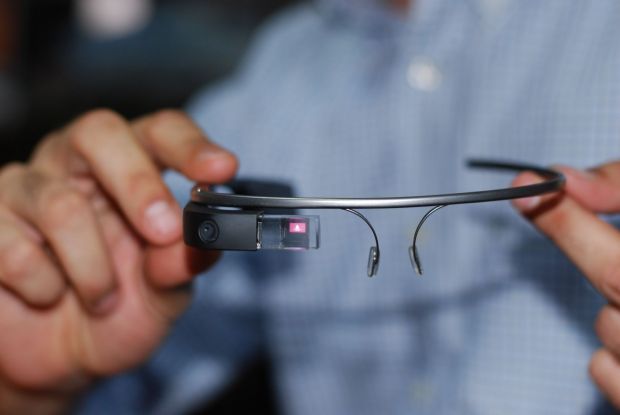 Ochelarii Google Glass vor fi pe piata in America din 15 aprilie