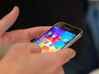 VIRAL Samsung rade de fanii iPhone in noua sa reclama. VIDEO