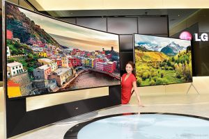 LG lanseaza televizorul 5K. E curbat si are 105 inch