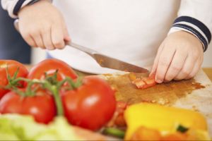 iLikeIT. Gadgeturi pentru inregistrari video. Iuteala de mana a lui Chef FOA, surprinsa prin filmari la viteze reduse
