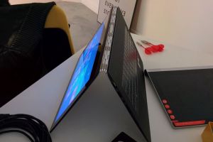 Lenovo YOGA 3 Pro, un laptop ultrasubtire, cu balama cum n-ai mai vazut