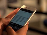 A luat telefonul si a batut un record mondial. Ce a putut sa scrie in doar 17 secunde