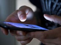 Alerta pentru toti utilizatorii de smartphone! Ce se intampla daca isi instaleaza asa ceva