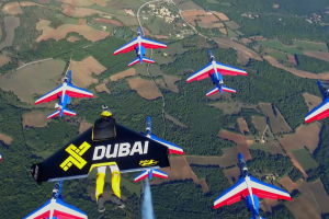 Probabil cel mai spectaculos clip vazut in 2016! Trei cascadori au zburat cu jetpack-uri langa avioane de vanatoare! VIDEO