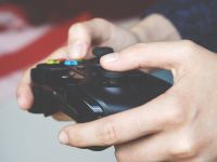 Se juca la o consola PlayStation 4 care s-a stricat brusc! Ce a gasit inauntru