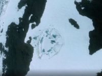 Imagini inexplicabile surprinse la Polul Sud! O structura misterioasa apare pe Google Maps