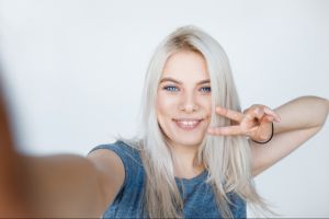A vrut sa-si faca selfie intr-o galerie de arta! Ce-a urmat e un adevarat dezastru!
