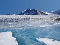 Descoperire uimitoare! Ce se ascunde in pesterile aflate sub gheata din Antarctica
