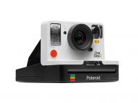 Dupa 10 ani, aparatul foto Polaroid revine pe piata! Cat costa camera analog care scoate poze instant