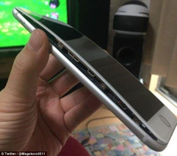Probleme cu bateria de la iPhone 8 Plus? Imagini cu telefoane care au crapat in timp ce erau incarcate