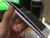 Probleme cu bateria de la iPhone 8 Plus? Imagini cu telefoane care au crapat in timp ce erau incarcate