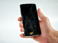 Ecrane incasabile pentru telefoanele mobile! Cercetatorii au inventat sticla care se repara singura