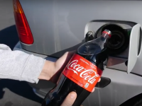 A turnat 2 litri de Coca-Cola in rezervorul masinii, apoi s-a urcat la volan. Ce-a urmat