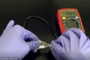 Cercetatorii au inventat bateria flexibila, care se poate rula asemeni unui sul de hartie