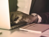 Facebook obtine date personale si de la cei care nu folosesc reteaua sociala