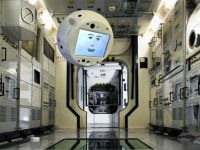 CIMON, primul robot cu Inteligență Artificială care se alătură echipajului de pe Stația Spațială Internațională