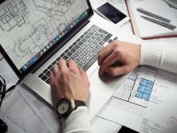 Apple va lansa un laptop mai accesibil, fără Touch Bar