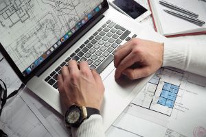 Apple va lansa un laptop mai accesibil, fără Touch Bar
