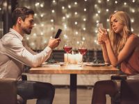 5 trucuri prin care îți poți reduce dependența de smartphone