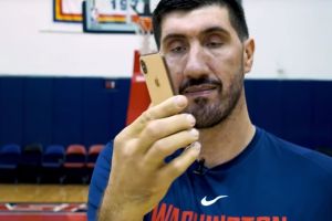 Imagini senzaționale: cum a testat Ghiță Mureșan cel mai mare iPhone din istoria Apple