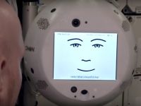 CIMON, robotul trimis pe Stația Spațială Internațională, pare să aibă o bdquo;personalitate dificilă