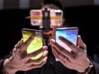 Samsung lucrează la primul model de smartphone cu ecran complet fără margini