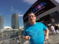 VIDEO viral: Bărbatul care și-a filmat vacanța invers este cel mai amuzant lucru pe care o să-l vezi